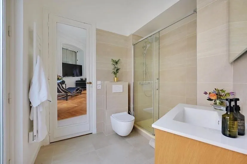 Eiffel Tower 5 Bedrooms 10 Guests With 2 Carpark Paris 0*,  France