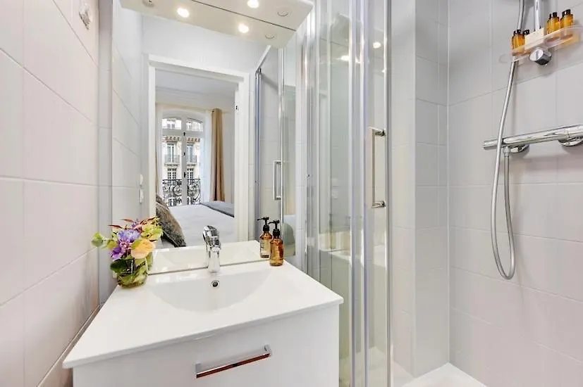 Eiffel Tower 5 Bedrooms 10 Guests With 2 Carpark Paris Apartment